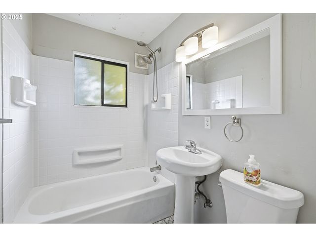 635 Se WALNUT St, Hillsboro, OR 97123
