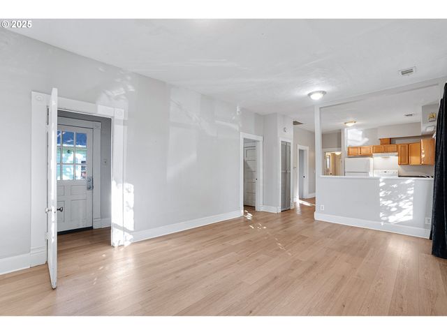 635 Se WALNUT St, Hillsboro, OR 97123