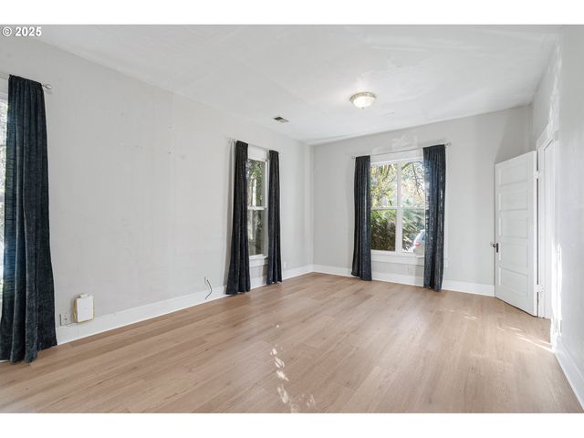 635 Se WALNUT St, Hillsboro, OR 97123