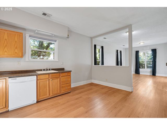 635 Se WALNUT St, Hillsboro, OR 97123