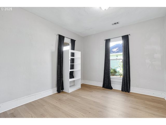 635 Se WALNUT St, Hillsboro, OR 97123