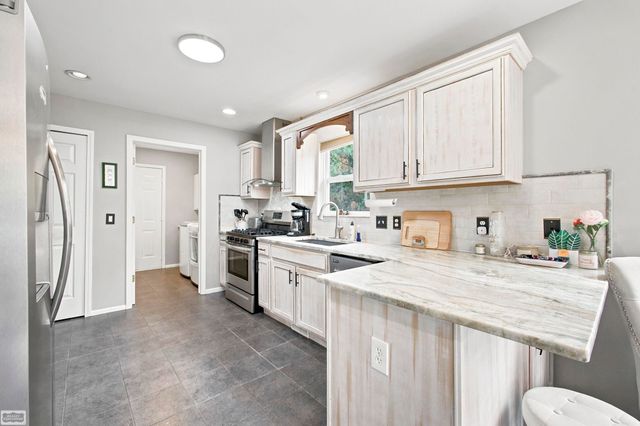 14984 Heather Pointe Drive, Sterling Heights, MI 48313