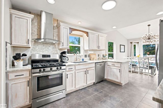 14984 Heather Pointe Drive, Sterling Heights, MI 48313