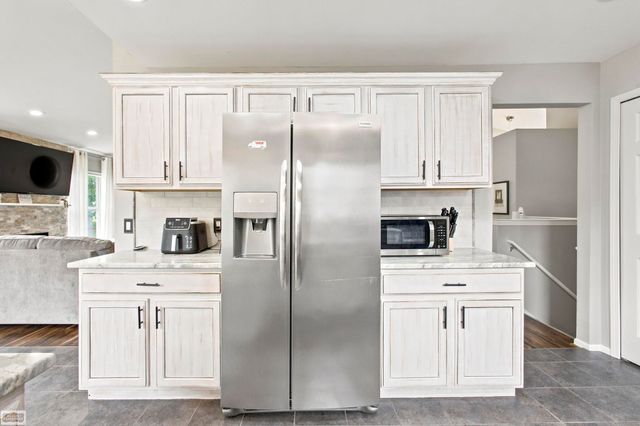 14984 Heather Pointe Drive, Sterling Heights, MI 48313