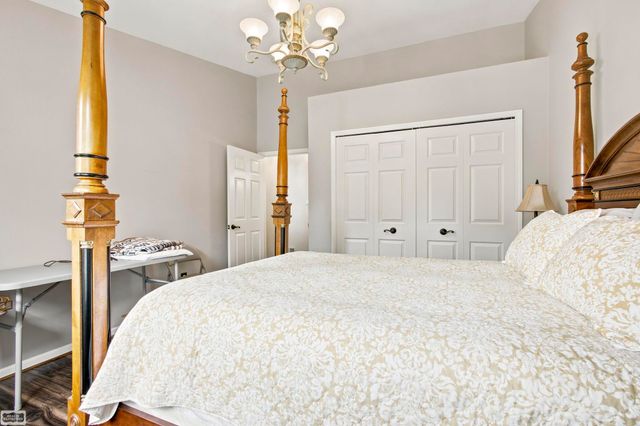 14984 Heather Pointe Drive, Sterling Heights, MI 48313