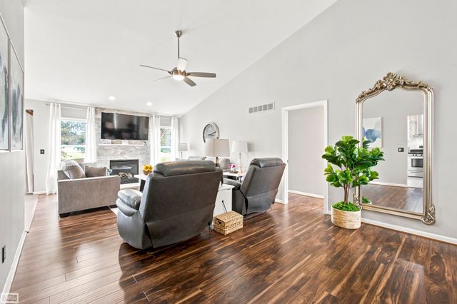 14984 Heather Pointe Drive, Sterling Heights, MI 48313