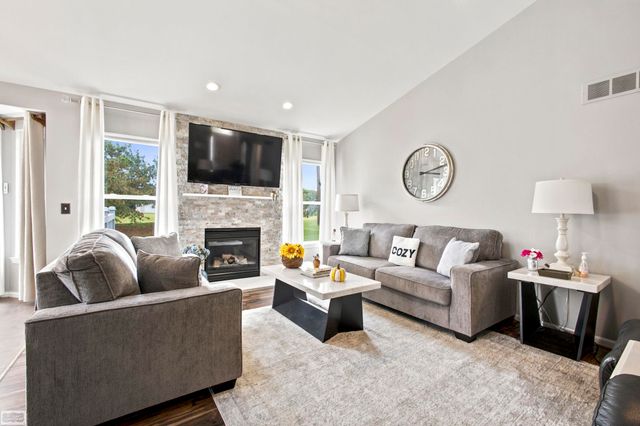 14984 Heather Pointe Drive, Sterling Heights, MI 48313