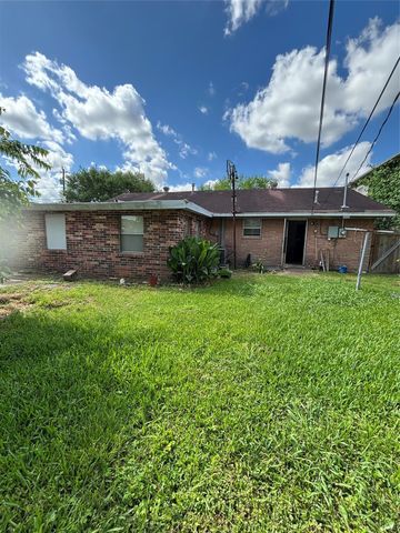 2630 Tidewater Drive, Houston, TX 77045