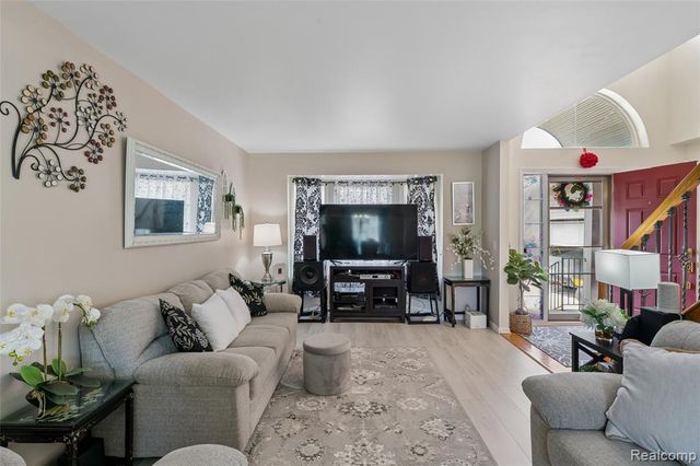 216 Tucker Street, Pontiac, MI 48341