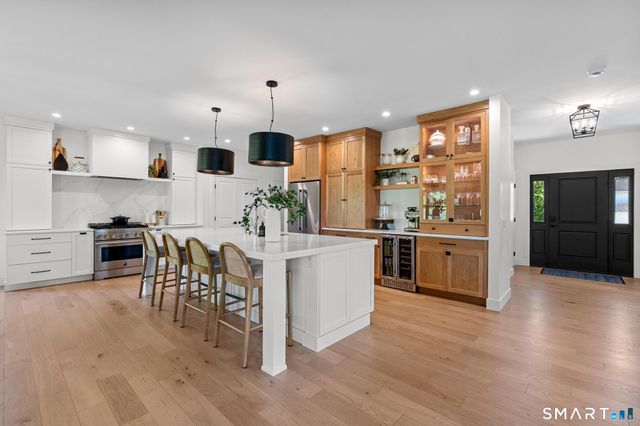 37 Luca Lane, Wethersfield, CT 06109
