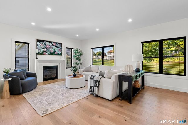 37 Luca Lane, Wethersfield, CT 06109