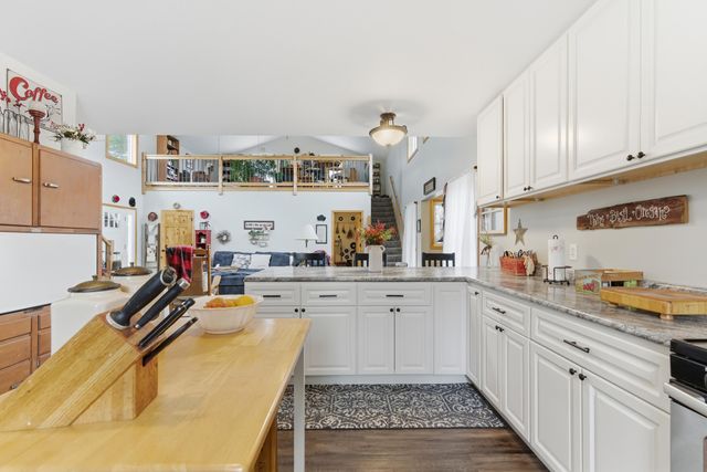 9960 Wildwood Place, Demotte, IN 46310