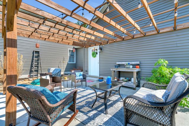 9960 Wildwood Place, Demotte, IN 46310