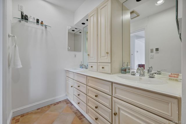 401 Heathcote Road, Scarsdale, NY 10583