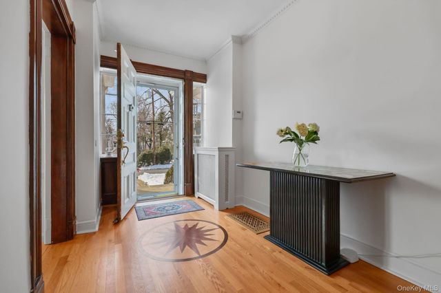 401 Heathcote Road, Scarsdale, NY 10583