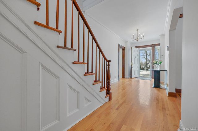 401 Heathcote Road, Scarsdale, NY 10583