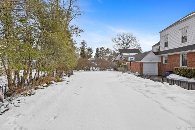 401 Heathcote Road, Scarsdale, NY 10583