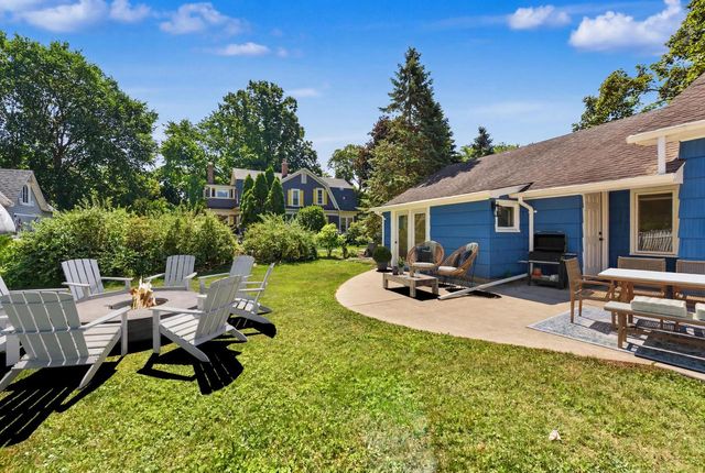 632 W Wisconsin AVENUE, Oconomowoc, WI 53066
