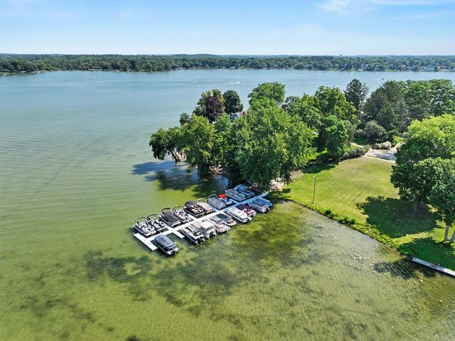 632 W Wisconsin AVENUE, Oconomowoc, WI 53066