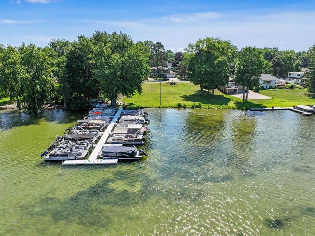 632 W Wisconsin AVENUE, Oconomowoc, WI 53066