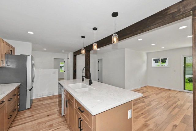 632 W Wisconsin AVENUE, Oconomowoc, WI 53066