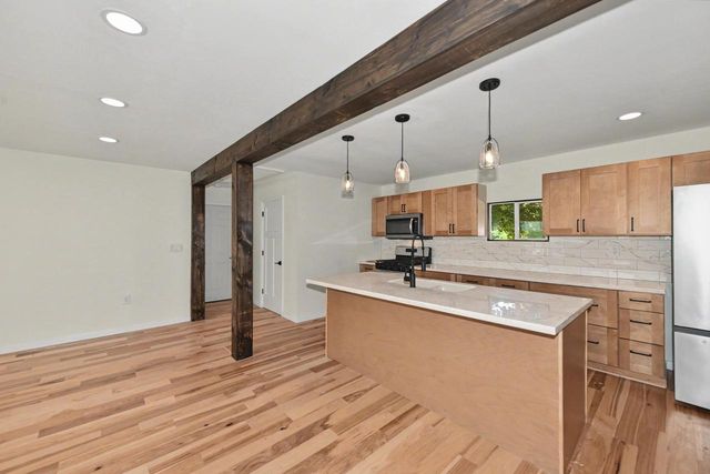 632 W Wisconsin AVENUE, Oconomowoc, WI 53066