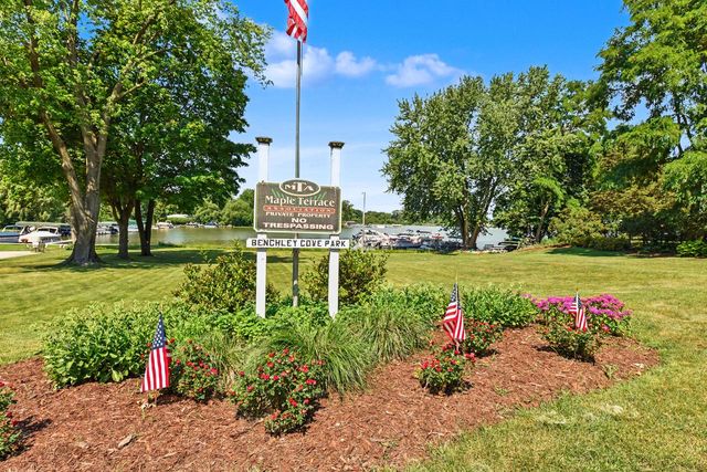 632 W Wisconsin AVENUE, Oconomowoc, WI 53066