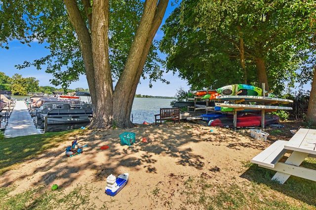 632 W Wisconsin AVENUE, Oconomowoc, WI 53066