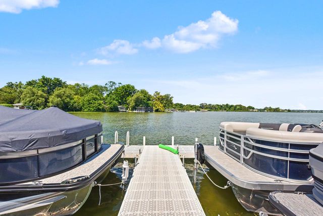632 W Wisconsin AVENUE, Oconomowoc, WI 53066