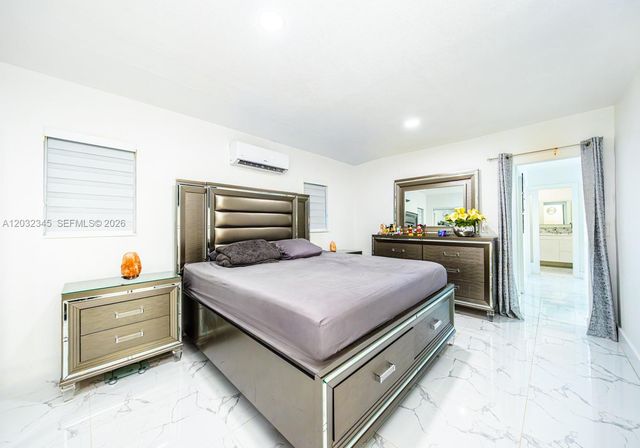 9365 SW 44th St, Miami, FL 33165