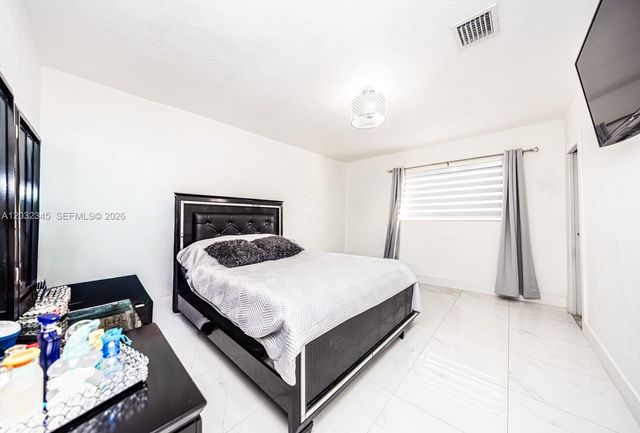 9365 SW 44th St, Miami, FL 33165