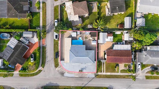 9365 SW 44th St, Miami, FL 33165