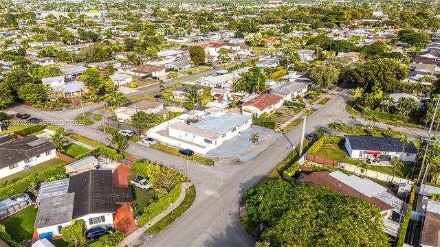 9365 SW 44th St, Miami, FL 33165
