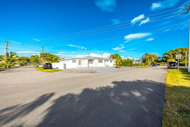 9365 SW 44th St, Miami, FL 33165