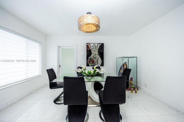 9365 SW 44th St, Miami, FL 33165
