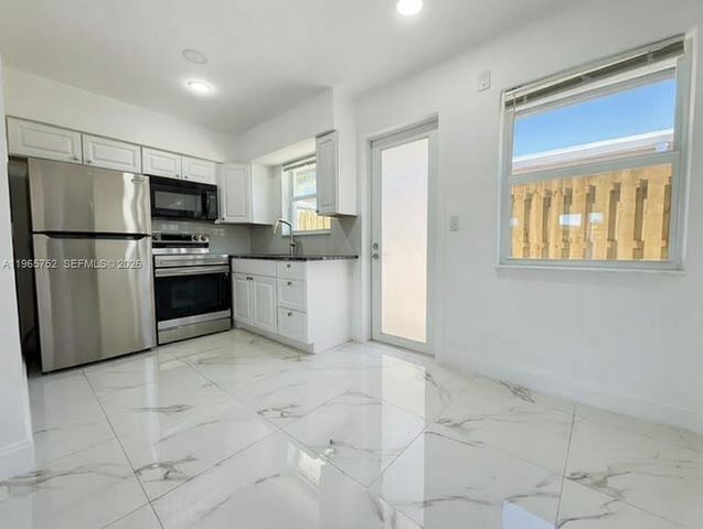 2308 NW 3rd Ave 2, Wilton Manors, FL 33311