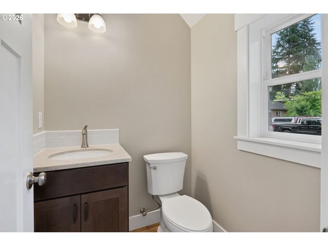 16031 Ne WASCO St, Portland, OR 97230