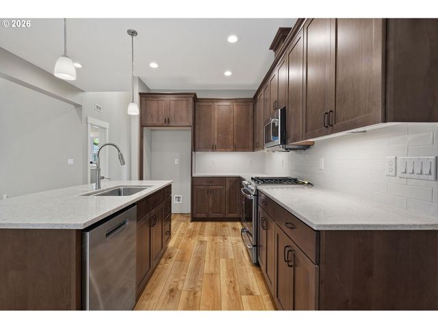 16031 Ne WASCO St, Portland, OR 97230
