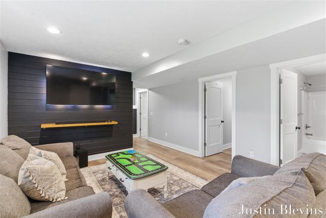 120 E 40th Street, Holland, MI 49423