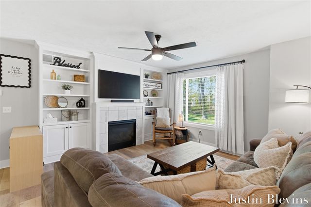 120 E 40th Street, Holland, MI 49423