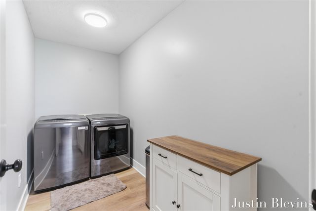 120 E 40th Street, Holland, MI 49423