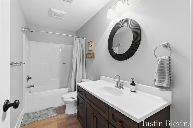 120 E 40th Street, Holland, MI 49423