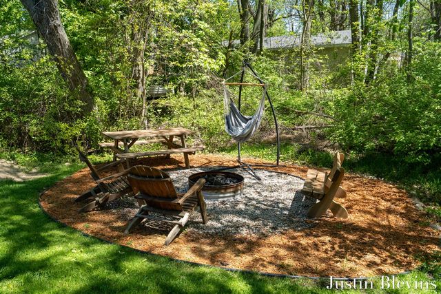 120 E 40th Street, Holland, MI 49423