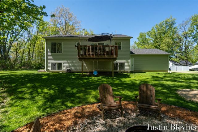 120 E 40th Street, Holland, MI 49423