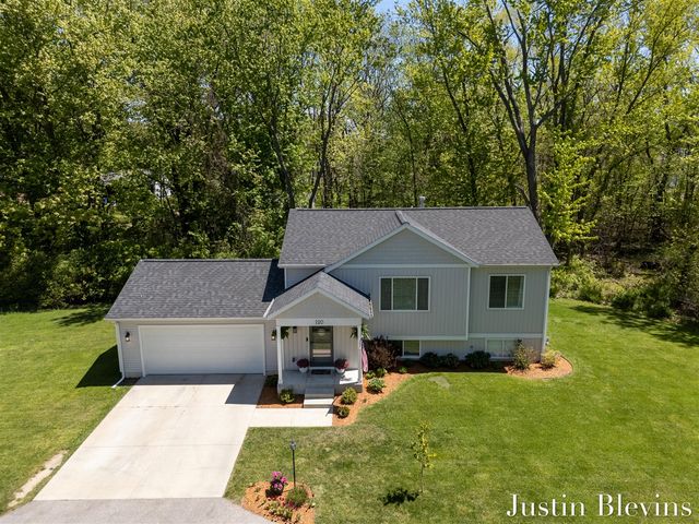 120 E 40th Street, Holland, MI 49423