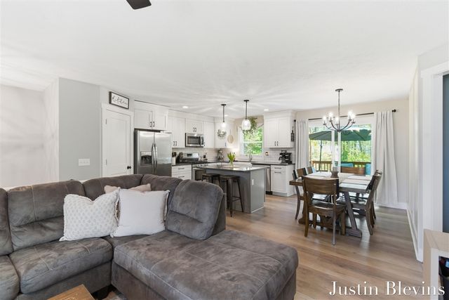 120 E 40th Street, Holland, MI 49423