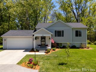 120 E 40th Street, Holland, MI 49423