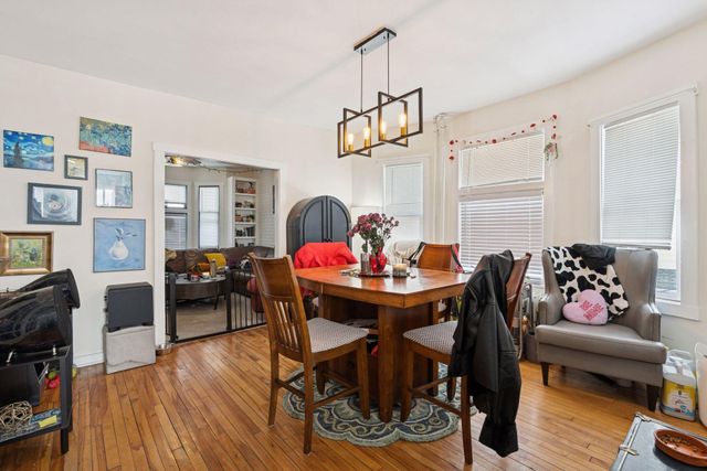 694 Central Avenue W, Saint Paul, MN 55104