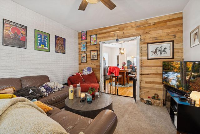 694 Central Avenue W, Saint Paul, MN 55104