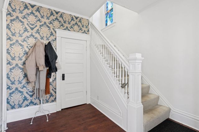 694 Central Avenue W, Saint Paul, MN 55104